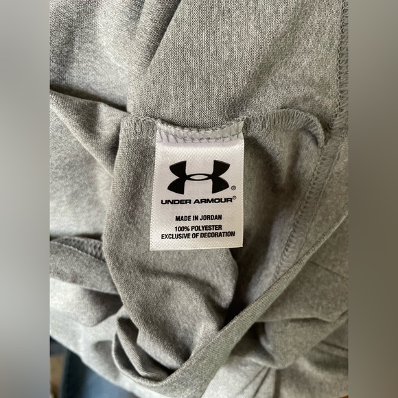 Two women’s Under Armour tees - Picture 3 of 13